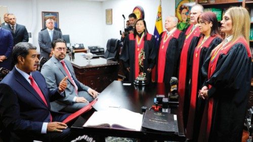 This handout picture released by the Venezuelan Presidency shows Venezuelan President Nicolas Maduro ... This handout picture released by the Venezuelan Presidency shows Venezuelan President Nicolas Maduro ...