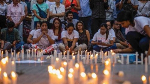 epa11538477 People attend a national vigil for political prisoners called by the opposition, at Los ... epa11538477 People attend a national vigil for political prisoners called by the opposition, at Los ...