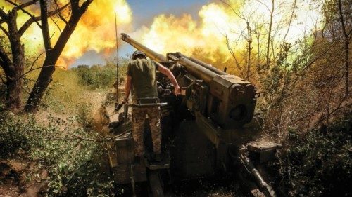 A Ukrainian serviceman of the 24th Mechanized Brigade fires a 2s5 'Hyacinth-s' 152 mm self-propelled ... A Ukrainian serviceman of the 24th Mechanized Brigade fires a 2s5 'Hyacinth-s' 152 mm self-propelled ...