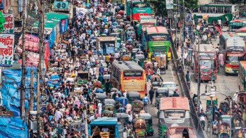 Commuters ride along a street in Old Dhaka on August 17, 2024. (Photo by Luis TATO / AFP) L’impegno ... Commuters ride along a street in Old Dhaka on August 17, 2024. (Photo by Luis TATO / AFP) L’impegno ...