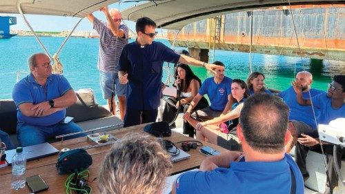  La benedizione del Papa  a Mediterranea Saving Humans  QUO-190
