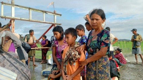 People flee from a village after renewed fighting between Myanmar's military and the Arakan Army ... People flee from a village after renewed fighting between Myanmar's military and the Arakan Army ...