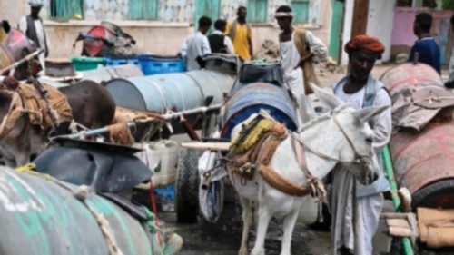 Sudanese queue to fill on water Port Sudan on August 26, 2024, after a dam collapsed as a result of ... Sudanese queue to fill on water Port Sudan on August 26, 2024, after a dam collapsed as a result of ...