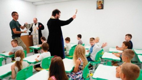 Una scuola per i bambini non lontano dal fronte di Zaporizhzhia QUO-194 Una scuola per i bambini non lontano dal fronte di Zaporizhzhia QUO-194