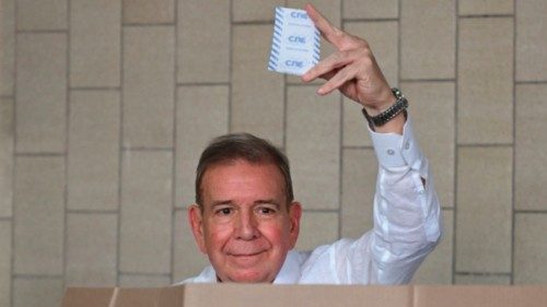 (FILES) Venezuelan opposition presidential candidate Edmundo Gonzalez Urrutia shows his ballot as he ... (FILES) Venezuelan opposition presidential candidate Edmundo Gonzalez Urrutia shows his ballot as he ...