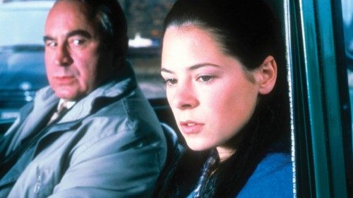 Felicia's Journey (1999)
Directed by Atom Egoyan
Shown from left: Bob Hoskins, Elaine Cassidy Felicia's Journey (1999)
Directed by Atom Egoyan
Shown from left: Bob Hoskins, Elaine Cassidy