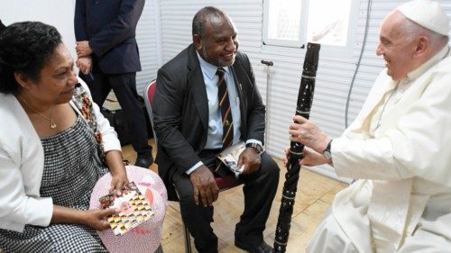 Con il primo ministro Marape QUO-203 Con il primo ministro Marape QUO-203