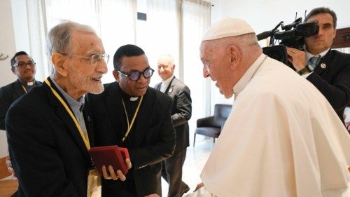 Quell’abbraccio a padre João Felgueiras QUO-204 Quell’abbraccio a padre João Felgueiras QUO-204