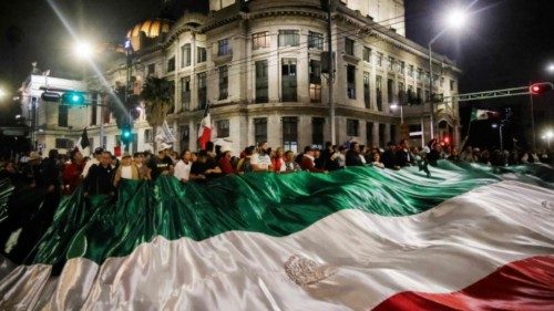TOPSHOT - Judiciary workers and students hold a giant flag as they block the streets near the former ... TOPSHOT - Judiciary workers and students hold a giant flag as they block the streets near the former ...