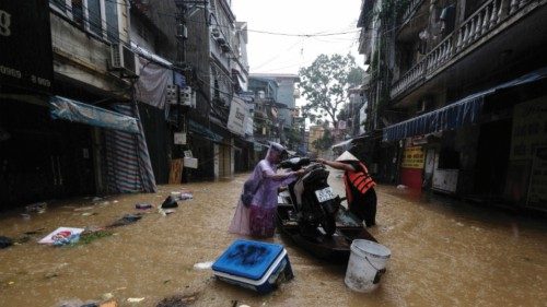 epa11597962 People push a boat loaded with a motorbike through the flood waters, in Hanoi, Vietnam, ... epa11597962 People push a boat loaded with a motorbike through the flood waters, in Hanoi, Vietnam, ...