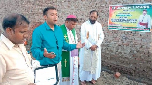  Pakistan: una nuova  scuola cattolica per gli abitanti di Faisalabad  QUO-205