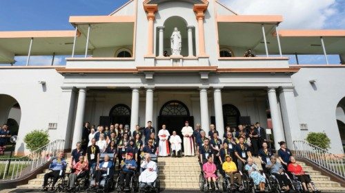 «Pregate per la Chiesa e l’umanità» QUO-207 «Pregate per la Chiesa e l’umanità» QUO-207