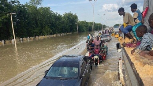 Residents leave the flooded areas with their belongings in Maiduguri, northern Borno state, Nigeria ... Residents leave the flooded areas with their belongings in Maiduguri, northern Borno state, Nigeria ...