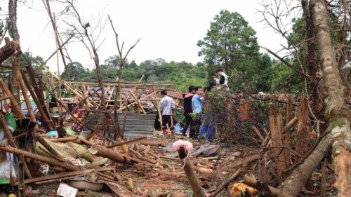 epa11589180 People search for victims of an airstrike on a shelter for internally displaced people ... epa11589180 People search for victims of an airstrike on a shelter for internally displaced people ...
