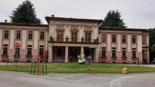 Sipario di silenzio sulla sofferenza QUO-210 Sipario di silenzio sulla sofferenza QUO-210