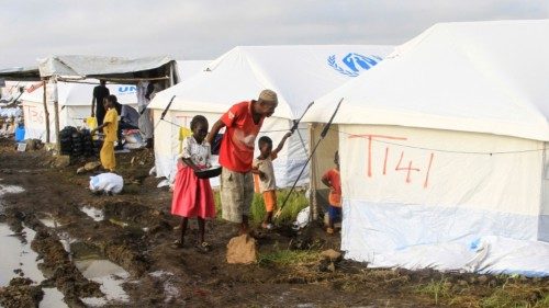 Displaced Sudanese who have returned from Ethiopia gather in a camp run by the United Nations ... Displaced Sudanese who have returned from Ethiopia gather in a camp run by the United Nations ...