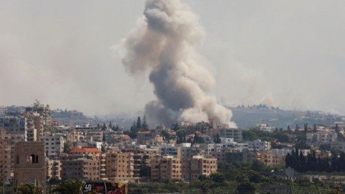 Smoke billows over southern Lebanon following Israeli strikes, amid ongoing cross-border hostilities ... Smoke billows over southern Lebanon following Israeli strikes, amid ongoing cross-border hostilities ...