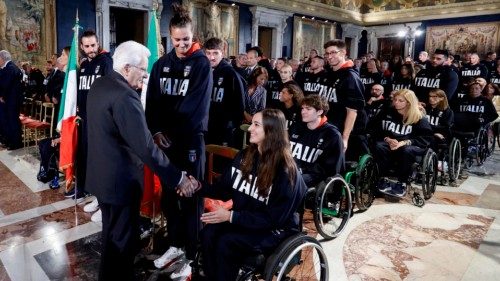 Il Presidente della Repubblica Sergio Mattarella durante la cerimonia di restituzione della Bandiera ... Il Presidente della Repubblica Sergio Mattarella durante la cerimonia di restituzione della Bandiera ...