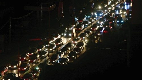 epa11621446 Lebanese people flee with their cars from southern Lebanon towards Sidon and Beirut, at ... epa11621446 Lebanese people flee with their cars from southern Lebanon towards Sidon and Beirut, at ...
