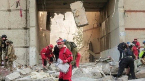 epa11622664 Ukrainian rescuers work at the site of a shelling on a high-storey residential building ... epa11622664 Ukrainian rescuers work at the site of a shelling on a high-storey residential building ...