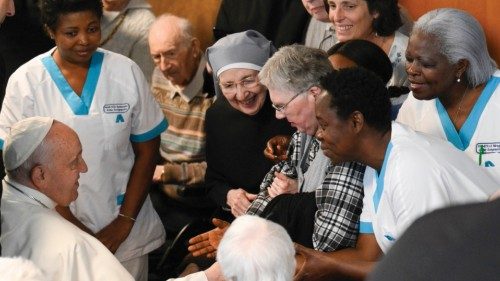 Tra gli anziani poveri e malati QUO-219 Tra gli anziani poveri e malati QUO-219