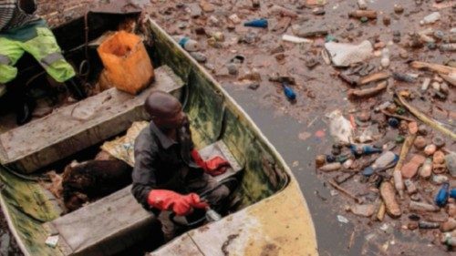 Sud Kivu: rifiuti di plastica bloccano una centrale idroelettrica QUO-219 Sud Kivu: rifiuti di plastica bloccano una centrale idroelettrica QUO-219