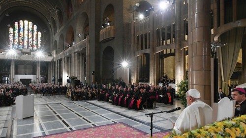 Evangelizzare è offrire a tutti un’apertura sull’infinito QUO-220 Evangelizzare è offrire a tutti un’apertura sull’infinito QUO-220