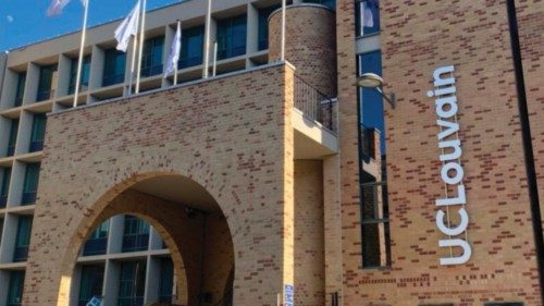 L’attesa degli studenti a Louvain-la-Neuve QUO-220 L’attesa degli studenti a Louvain-la-Neuve QUO-220