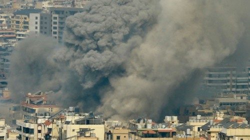 epaselect epa11629649 Smoke rises following Israeli strikes in the southern suburbs of Beirut, ... epaselect epa11629649 Smoke rises following Israeli strikes in the southern suburbs of Beirut, ...