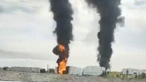 Attaccato un deposito di carburante in Crimea QUO-227 Attaccato un deposito di carburante in Crimea QUO-227