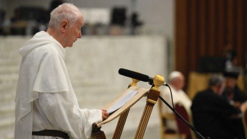 Silenzio e preghiera per ascoltare le domande complesse QUO-231 Silenzio e preghiera per ascoltare le domande complesse QUO-231