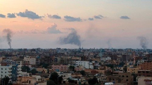 Smoke billows during air strikes in central Khartoum as the Sudanese army attacks positions held by ... Smoke billows during air strikes in central Khartoum as the Sudanese army attacks positions held by ...