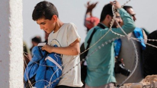 Syrians who were refugees in Lebanon return to their home country after a journey to the opposition ... Syrians who were refugees in Lebanon return to their home country after a journey to the opposition ...