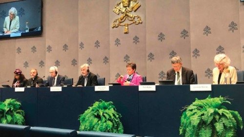 Riflettendo sull’unità e sulle Conferenze episcopali QUO-235 Riflettendo sull’unità e sulle Conferenze episcopali QUO-235