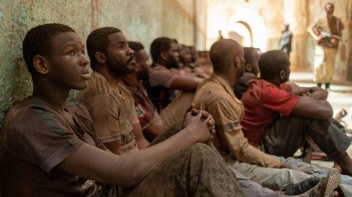L’odissea dei migranti sotto lo sguardo dei sinodali QUO-235 L’odissea dei migranti sotto lo sguardo dei sinodali QUO-235