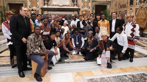 Nei volti dei futuri sacerdoti il riflesso di una Chiesa giovane e missionaria QUO-236 Nei volti dei futuri sacerdoti il riflesso di una Chiesa giovane e missionaria QUO-236