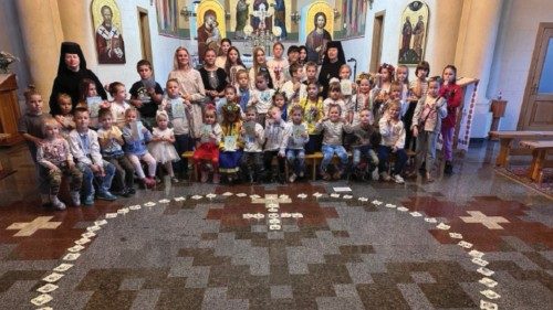 Un milione di bambini uniti nella recita del Rosario QUO-237 Un milione di bambini uniti nella recita del Rosario QUO-237