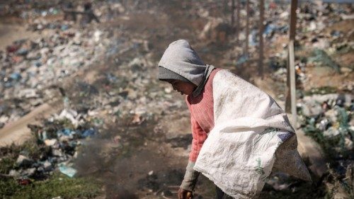 Cibo, lavoro e famiglia al centro degli sforzi contro l’«affronto» della povertà QUO-238 Cibo, lavoro e famiglia al centro degli sforzi contro l’«affronto» della povertà QUO-238