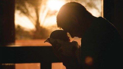 Nella paternità la rivoluzione della tenerezza QUO-241 Nella paternità la rivoluzione della tenerezza QUO-241