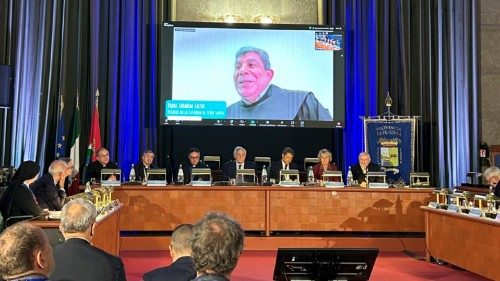 Operatori di fraternità tra i popoli QUO-242 Operatori di fraternità tra i popoli QUO-242