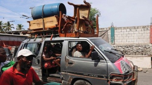 People flee their homes from gang violence, in Port-au-Prince, Haiti October 20, 2024. REUTERS/Ralph ... People flee their homes from gang violence, in Port-au-Prince, Haiti October 20, 2024. REUTERS/Ralph ...