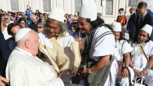 I gruppi presenti in piazza San Pietro QUO-247 I gruppi presenti in piazza San Pietro QUO-247