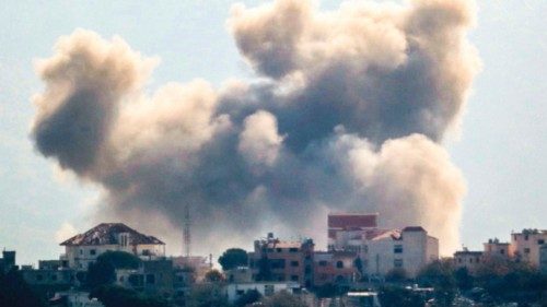 TOPSHOT - Smoke rises from the site of an Israeli airstrike that targeted an area in the southern ... TOPSHOT - Smoke rises from the site of an Israeli airstrike that targeted an area in the southern ...