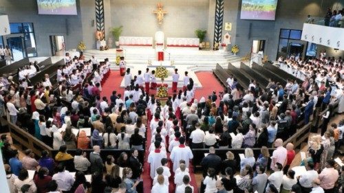 Una Chiesa di migranti fondata sulla fede dei martiri QUO-248 Una Chiesa di migranti fondata sulla fede dei martiri QUO-248