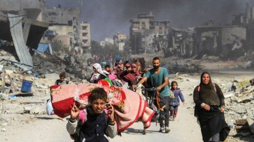 Displaced Palestinians make their way after fleeing the northern part of Gaza amid an Israeli ... Displaced Palestinians make their way after fleeing the northern part of Gaza amid an Israeli ...