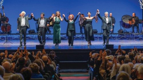 Con
Sara Fois
Pino Ingrosso
Donatella Pandimiglio
Carlotta Proietti
Massimo Wertmuller
Testi a ... Con
Sara Fois
Pino Ingrosso
Donatella Pandimiglio
Carlotta Proietti
Massimo Wertmuller
Testi a ...
