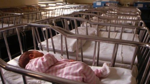  «Servono politiche  a sostegno  del desiderio  di famiglia»  QUO-253