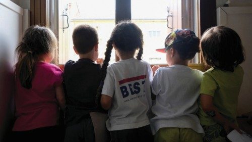 Oggi manca un’idea di futuro: ma avere figli è un valore non un intralcio alla vita QUO-253 Oggi manca un’idea di futuro: ma avere figli è un valore non un intralcio alla vita QUO-253