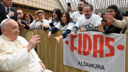 Un gesto disinteressato che vince l’indifferenza di un mondo individualista QUO-254 Un gesto disinteressato che vince l’indifferenza di un mondo individualista QUO-254