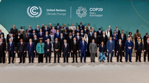 epaselect epa11715779 World leaders pose for a family photo at the UN Climate Change Conference ...